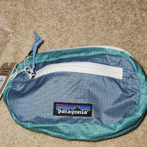 patagonia mini black hole hip pack - Picture 2 of 9